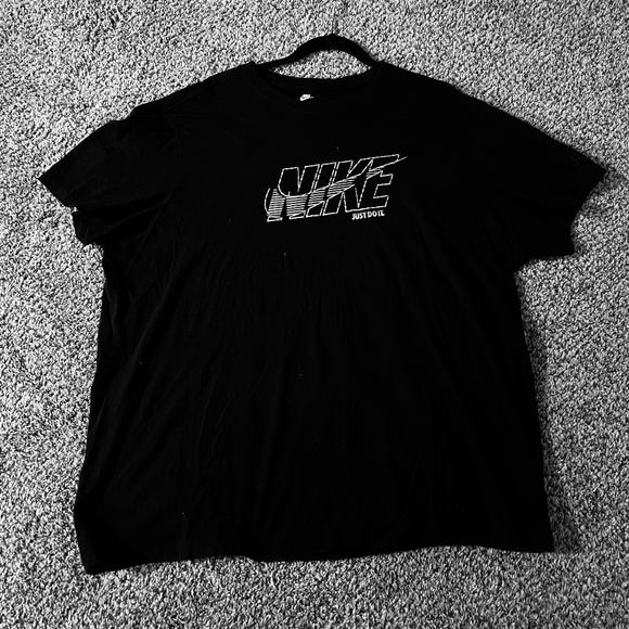 Nike T-shirt - Picture 1 of 3